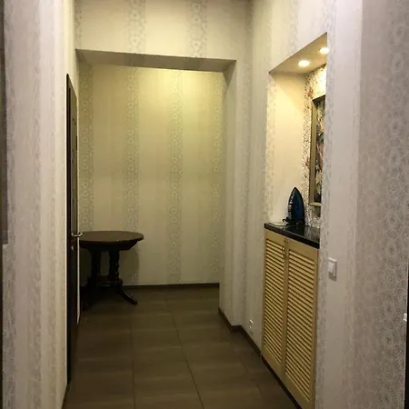 -біля вокзалу-недалеко від центру-городоцька 151