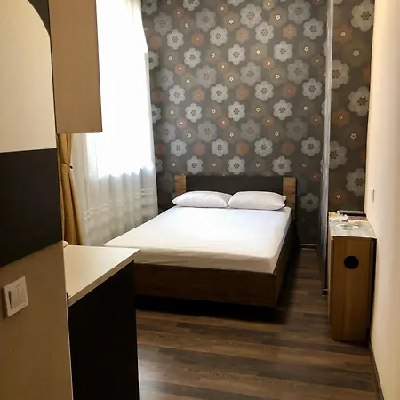 -біля вокзалу-недалеко від центру-городоцька 151